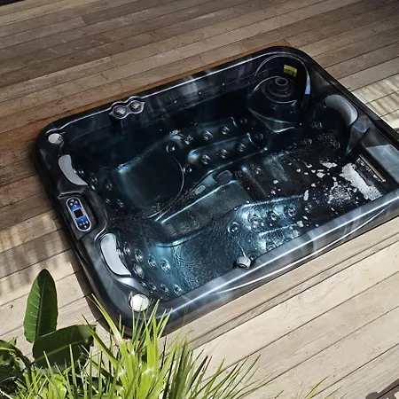 Les Du Maquis 4* بونيفَسْيو