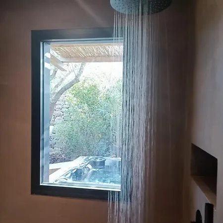 Les Du Maquis מלון