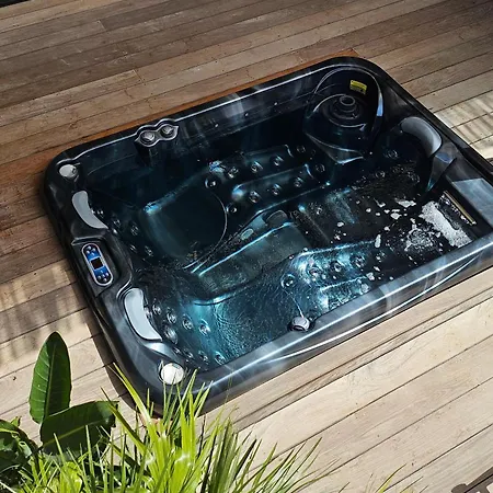 מלון Les Du Maquis 4*