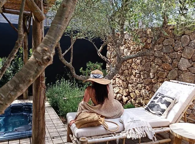 Les Du Maquis Hotel 4*